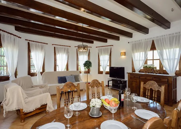 Casa Fluvia