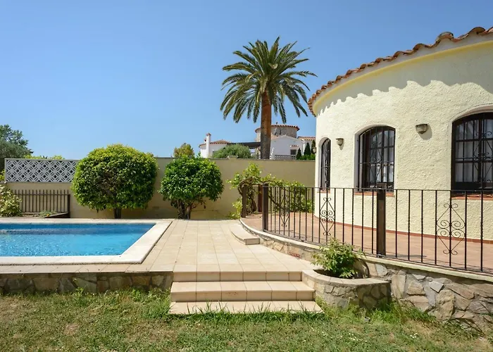 Casa Fluvia