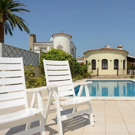 Casa Fluvia