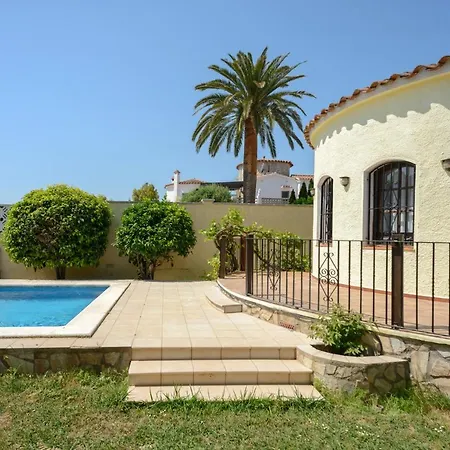Casa Fluvia