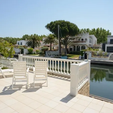 Casa Fluvia *