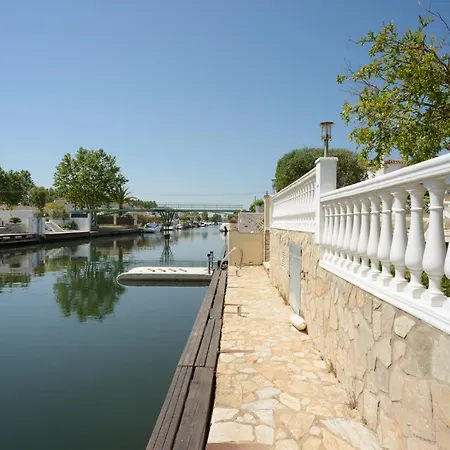 Casa Fluvia Villa *
