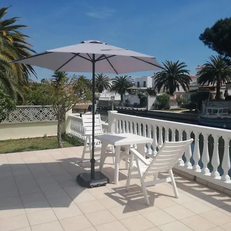 Casa Fluvia