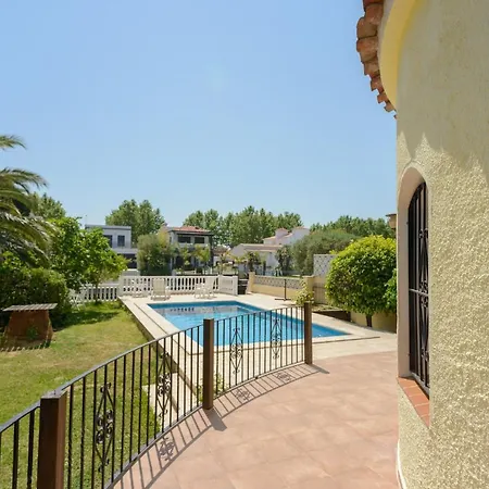 Casa Fluvia וילה אמפוריבראבה