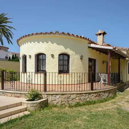 וילה Casa Fluvia *